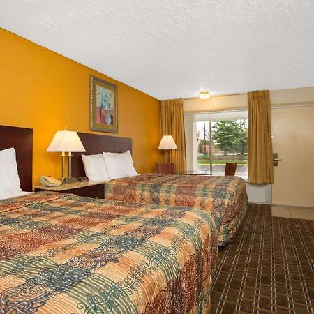 Days Inn By Wyndham Chester Luaran gambar