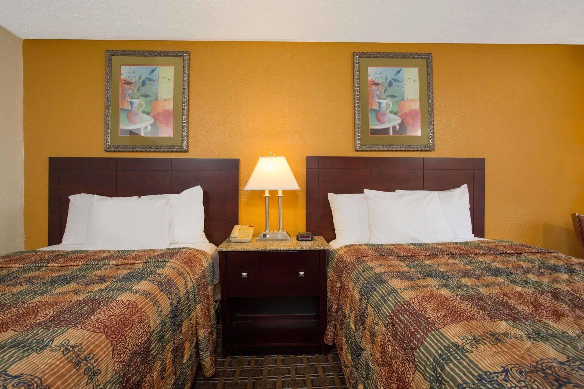 Days Inn By Wyndham Chester Luaran gambar