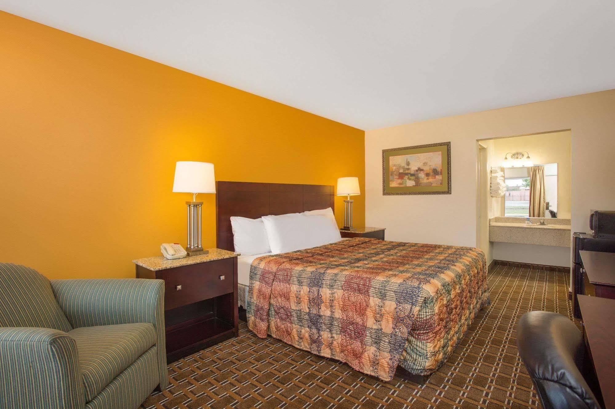 Days Inn By Wyndham Chester Luaran gambar