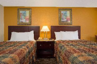 Days Inn By Wyndham Chester Bilik gambar