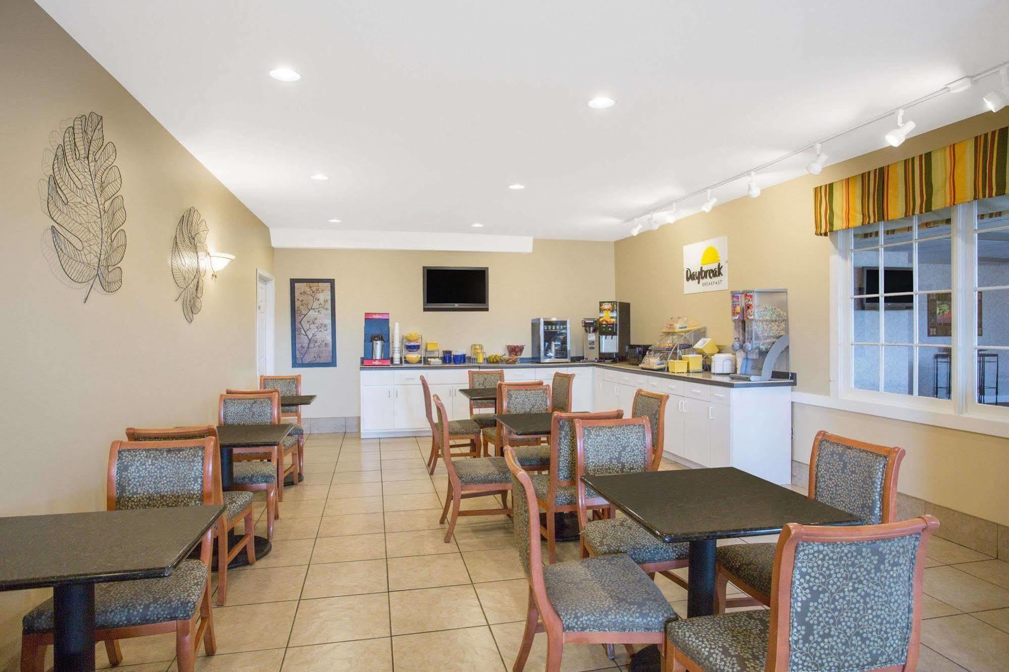Days Inn By Wyndham Chester Luaran gambar