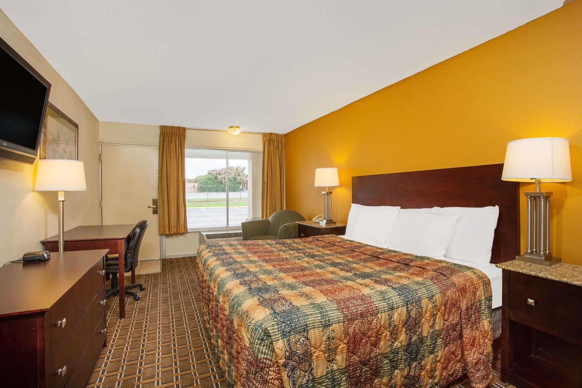 Days Inn By Wyndham Chester Luaran gambar