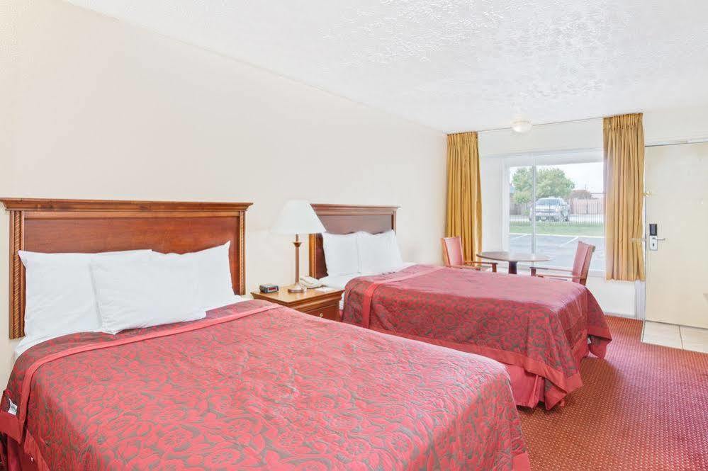 Days Inn By Wyndham Chester Luaran gambar