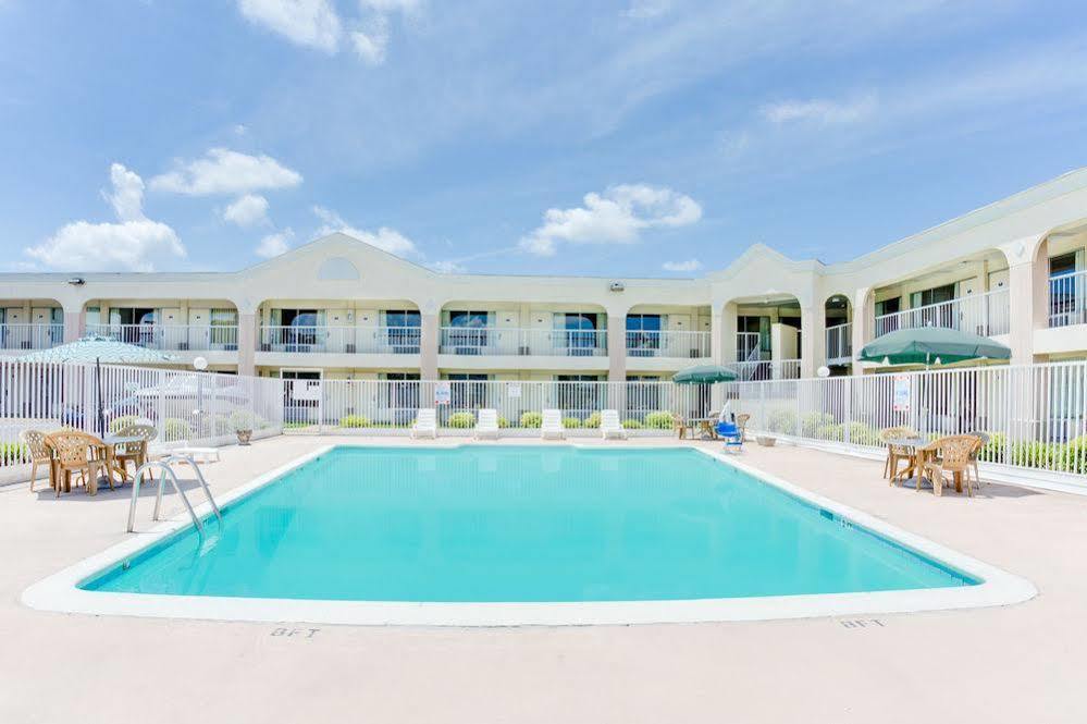 Days Inn By Wyndham Chester Luaran gambar